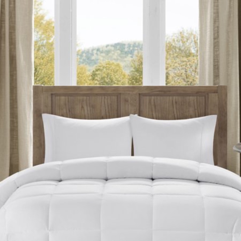 Madison Park Winfield Twin/Twin XL Luxury Down Alternative Comforter in White